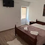 “casuta Galbena” Nyaraló