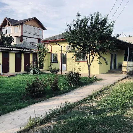 Nyaraló “casuta Galbena” *