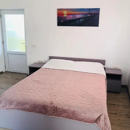 Case de vacanță “căsuța Galbenă”